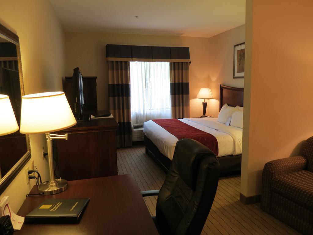 Comfort Suites Mobile West Tillmans Corner Екстер'єр фото